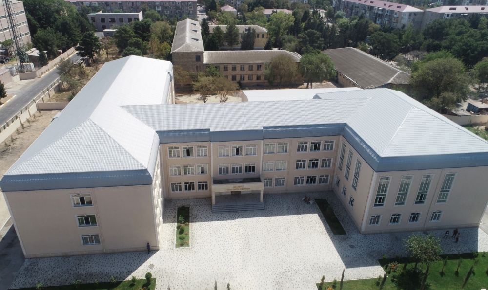 Prezident İlham Əliyev Sumqayıtda 20 nömrəli orta məktəbdə yaradılan şəraitlə tanış olub (FOTO/VİDEO) (YENİLƏNİB)