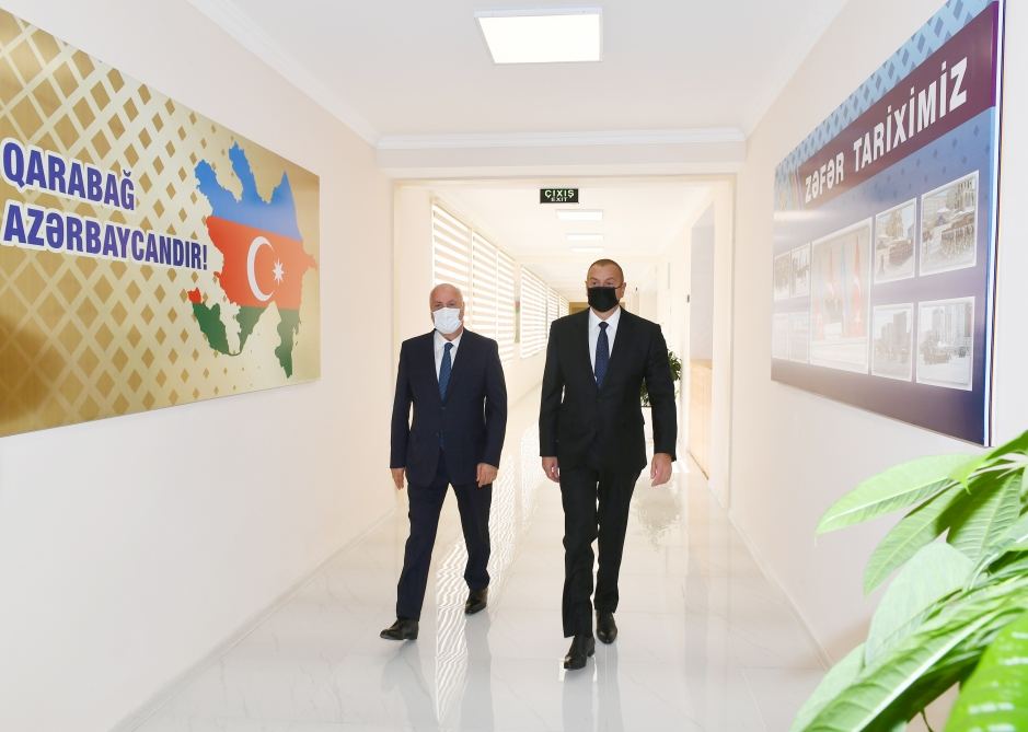 Prezident İlham Əliyev Sumqayıtda 20 nömrəli orta məktəbdə yaradılan şəraitlə tanış olub (FOTO/VİDEO) (YENİLƏNİB)