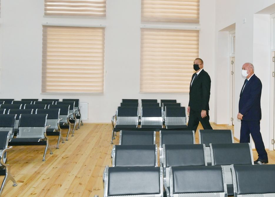 Prezident İlham Əliyev Sumqayıtda 20 nömrəli orta məktəbdə yaradılan şəraitlə tanış olub (FOTO/VİDEO) (YENİLƏNİB)