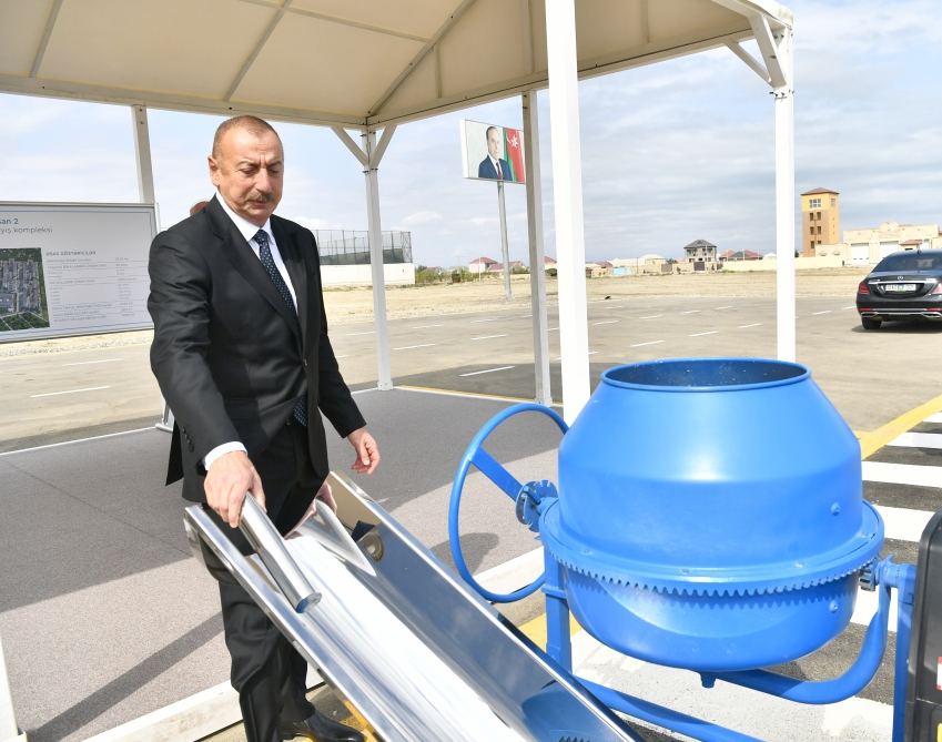 Prezident İlham Əliyev Sumqayıtda güzəştli mənzil layihəsi çərçivəsində növbəti yaşayış kompleksinin təməlqoyma mərasimində iştirak edib (FOTO/VİDEO) (YENİLƏNİB)