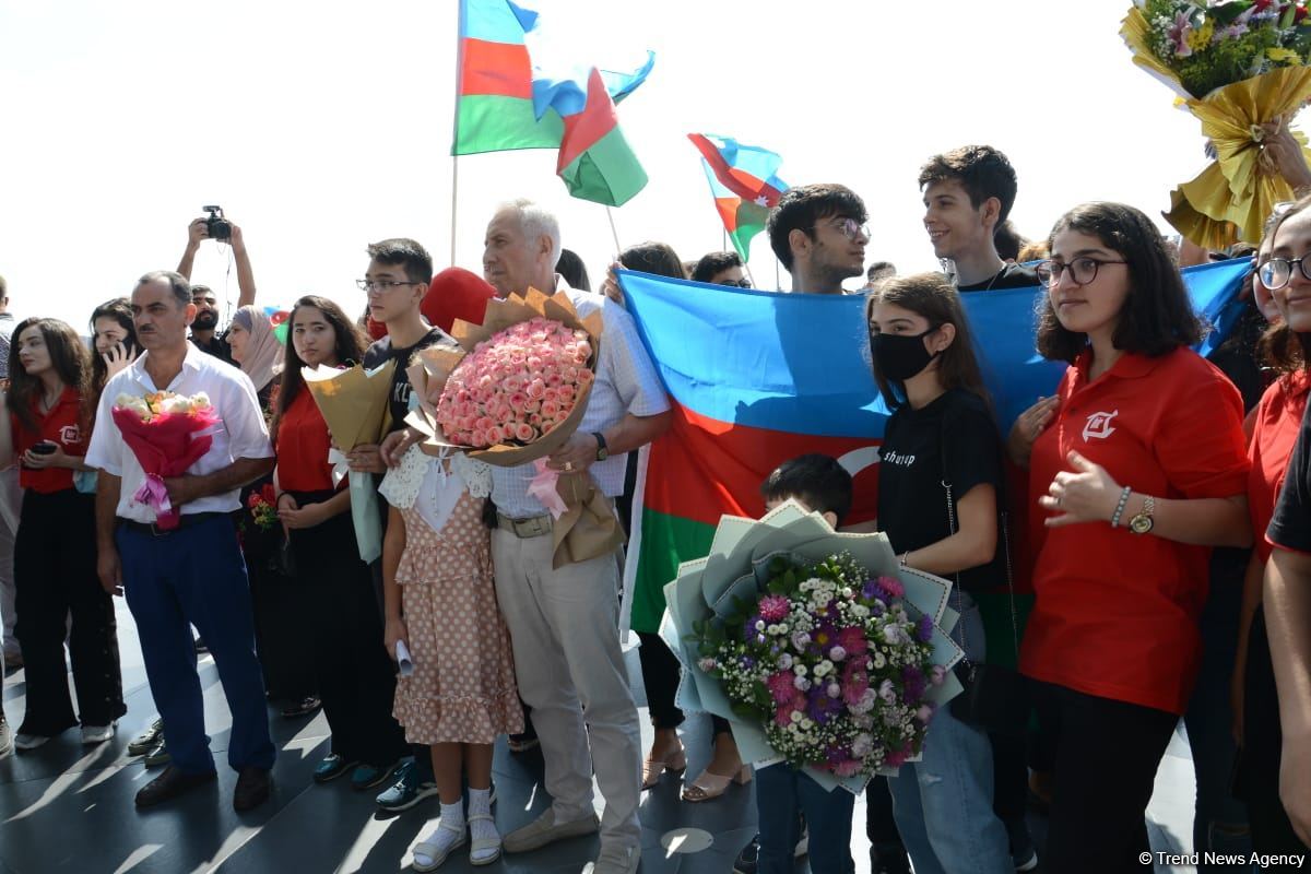 Paralimpiyaçılarımızın növbəti qrupu Vətənə qayıdıb (FOTO/VİDEO)