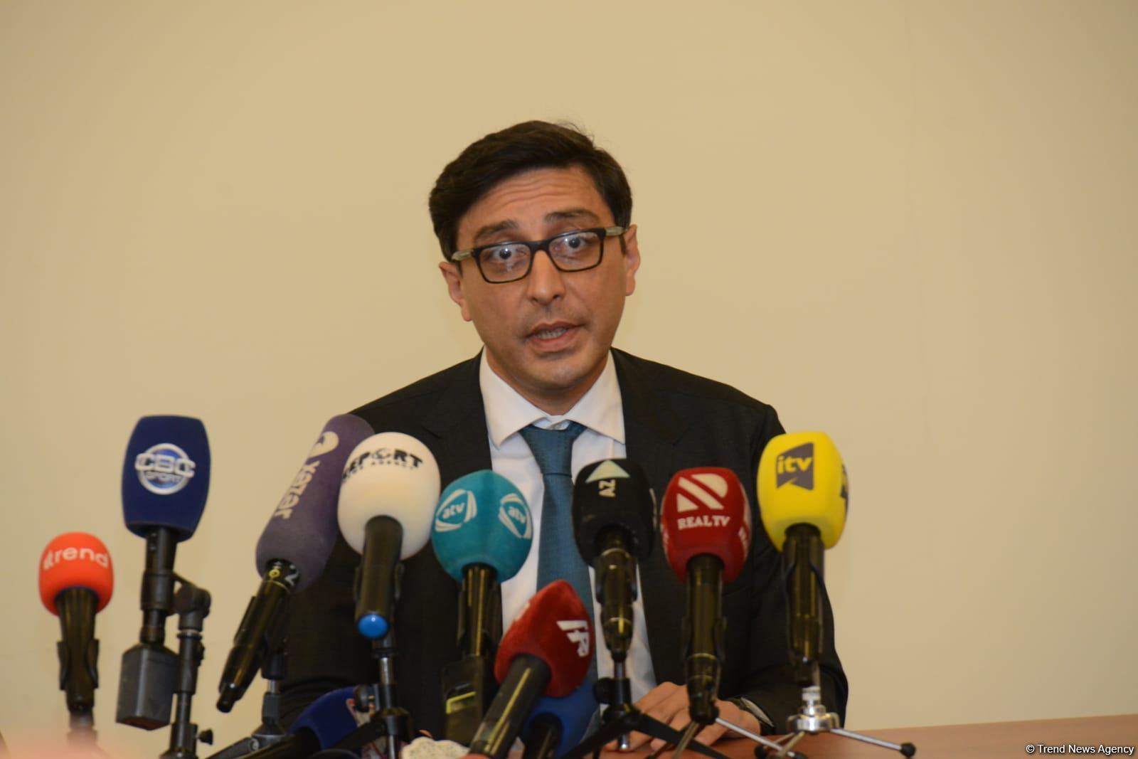 Yeni gənclər və idman naziri Fərid Qayıbov kollektivə təqdim olunub (FOTO)