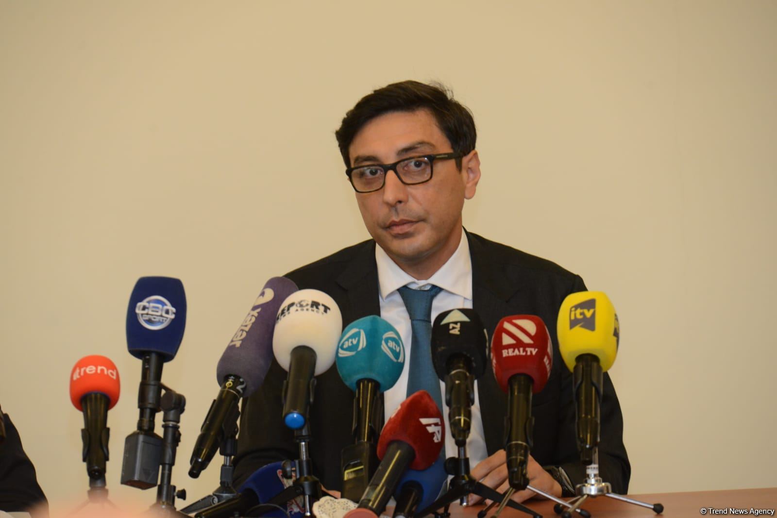 Yeni gənclər və idman naziri Fərid Qayıbov kollektivə təqdim olunub (FOTO)
