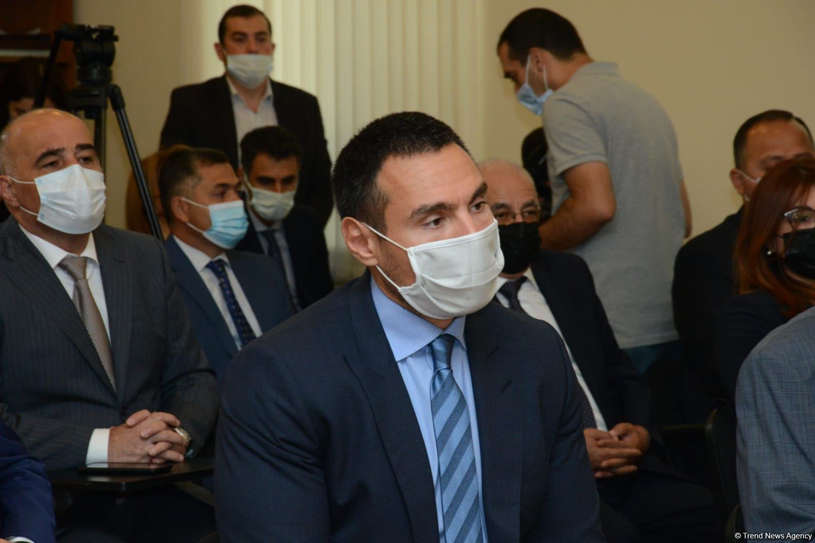 Yeni gənclər və idman naziri Fərid Qayıbov kollektivə təqdim olunub (FOTO)