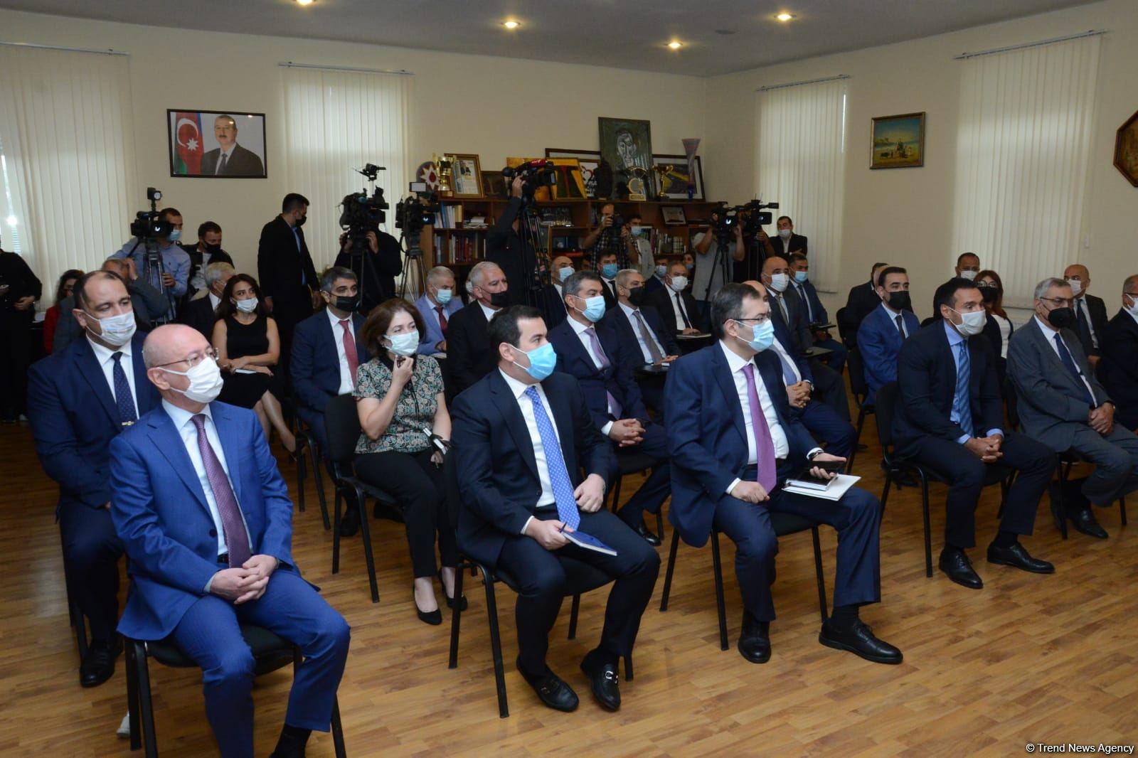 Yeni gənclər və idman naziri Fərid Qayıbov kollektivə təqdim olunub (FOTO)