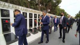 Türk Şurası ölkələrinin iqtisadiyyat nazirləri Şəhidlər xiyabanını ziyarət ediblər (FOTO)