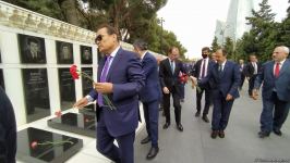 Türk Şurası ölkələrinin iqtisadiyyat nazirləri Şəhidlər xiyabanını ziyarət ediblər (FOTO)