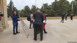 Türk Şurası ölkələrinin iqtisadiyyat nazirləri Şəhidlər xiyabanını ziyarət ediblər (FOTO)