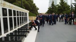 Türk Şurası ölkələrinin iqtisadiyyat nazirləri Şəhidlər xiyabanını ziyarət ediblər (FOTO)