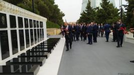 Türk Şurası ölkələrinin iqtisadiyyat nazirləri Şəhidlər xiyabanını ziyarət ediblər (FOTO)
