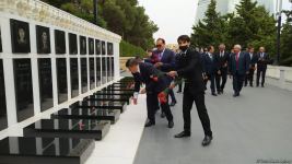 Türk Şurası ölkələrinin iqtisadiyyat nazirləri Şəhidlər xiyabanını ziyarət ediblər (FOTO)