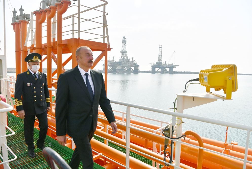 Prezident İlham Əliyev “Kəlbəcər” neftdaşıyan tankerin istismara verilməsi mərasimində iştirak edib (FOTO/VİDEO)