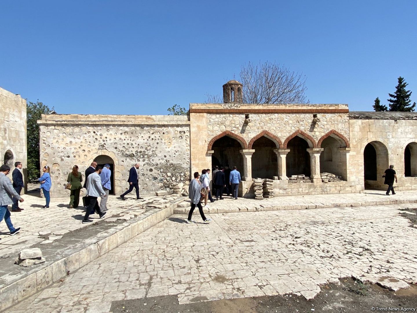 Türkdilli Dövlətlərin Əməkdaşlıq Şurasının nümayəndə heyəti Ağdamda İmarət kompleksini ziyarət edib (FOTO)