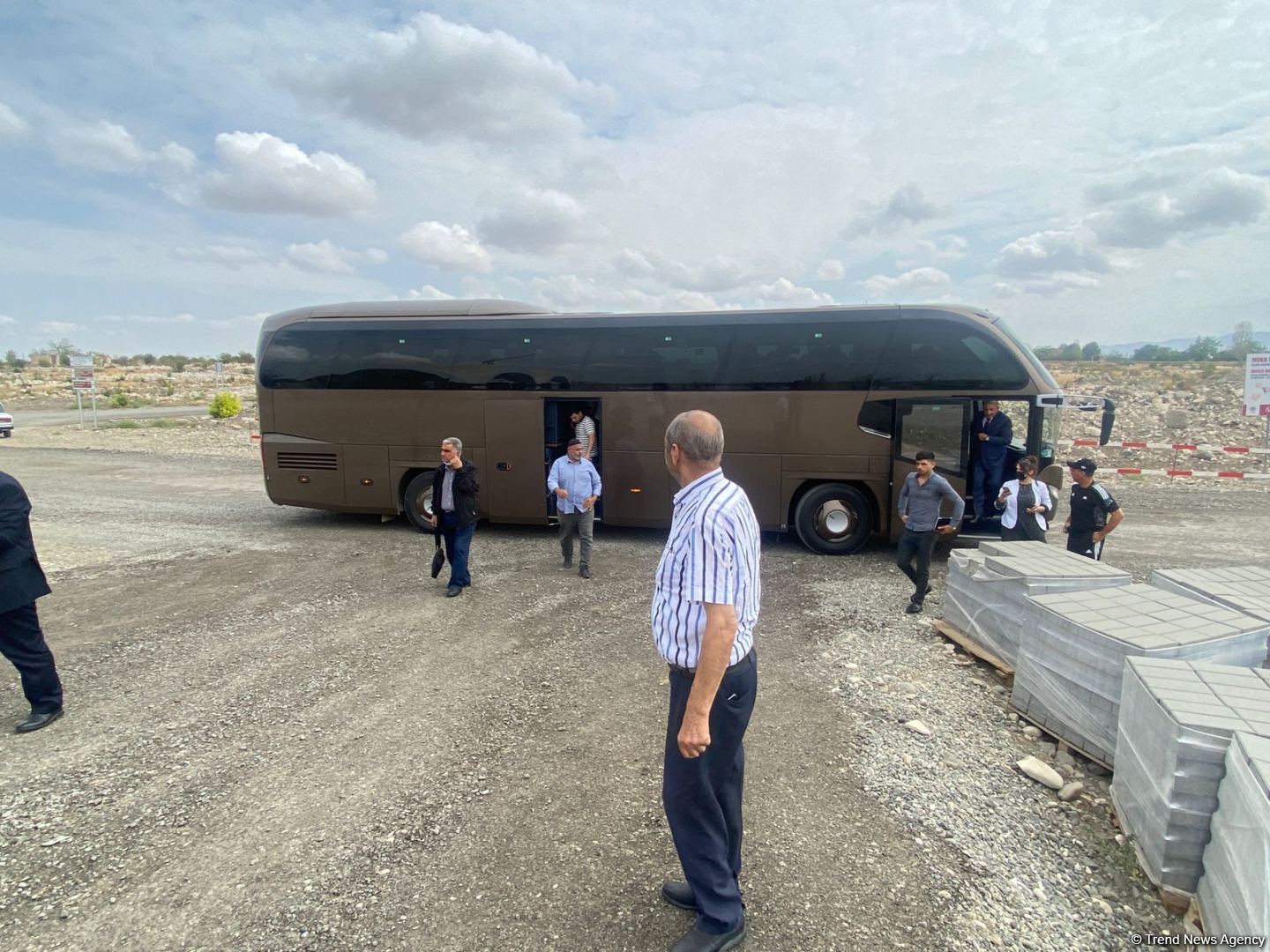Ağdam sakinləri növbəti dəfə doğma şəhərlərinə səfər ediblər (FOTO)