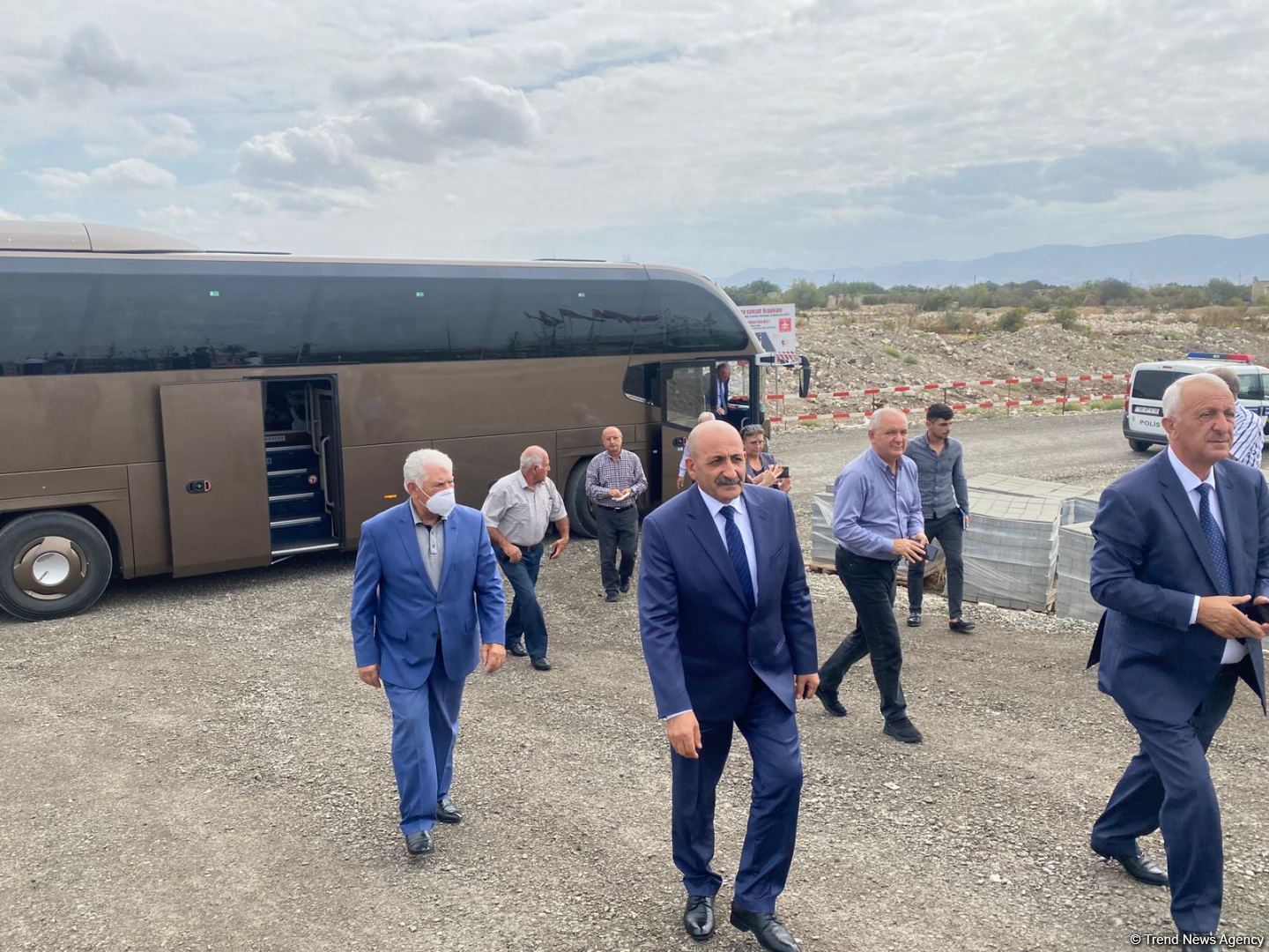 Ağdam sakinləri növbəti dəfə doğma şəhərlərinə səfər ediblər (FOTO)