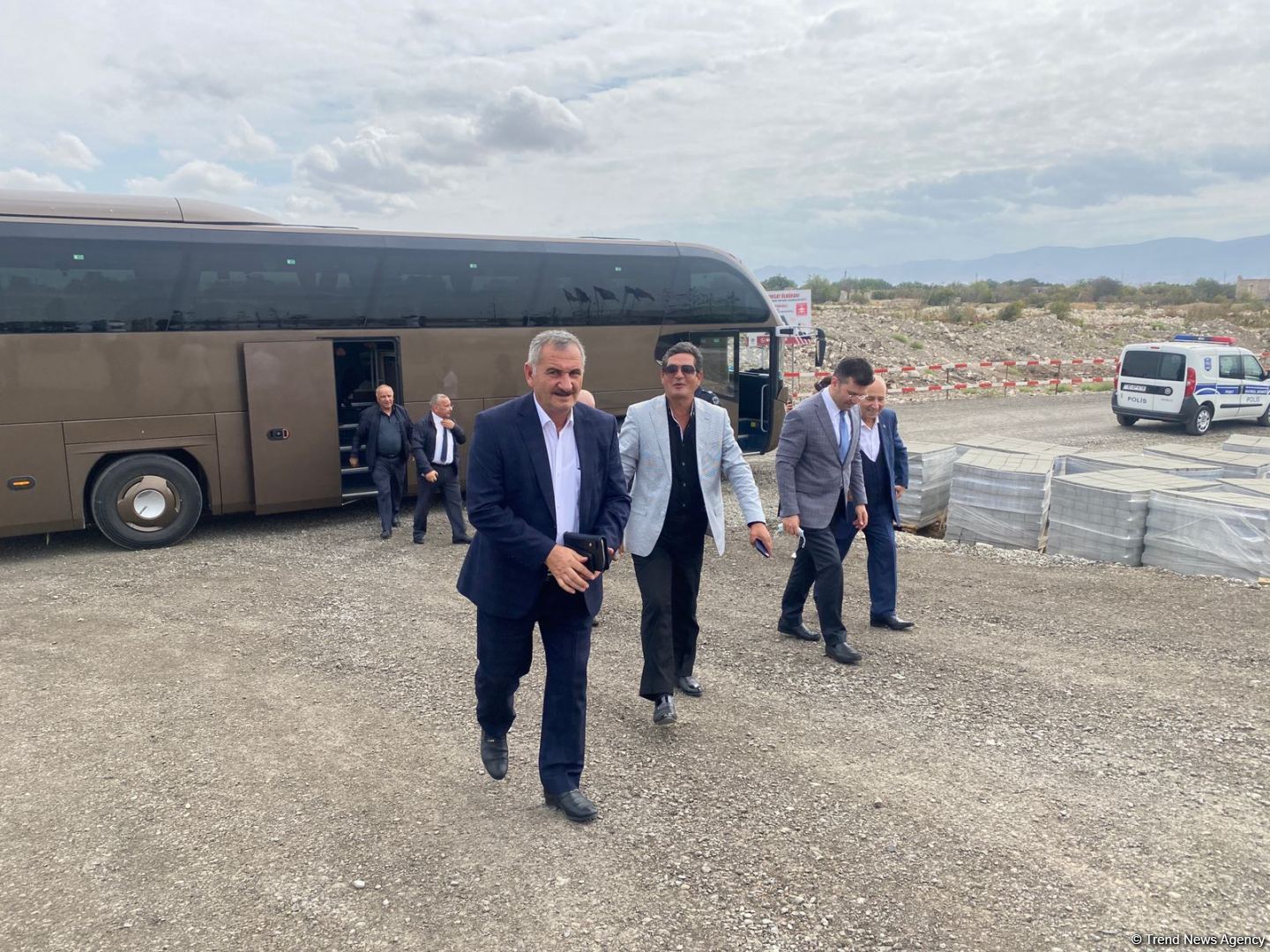 Ağdam sakinləri növbəti dəfə doğma şəhərlərinə səfər ediblər (FOTO)