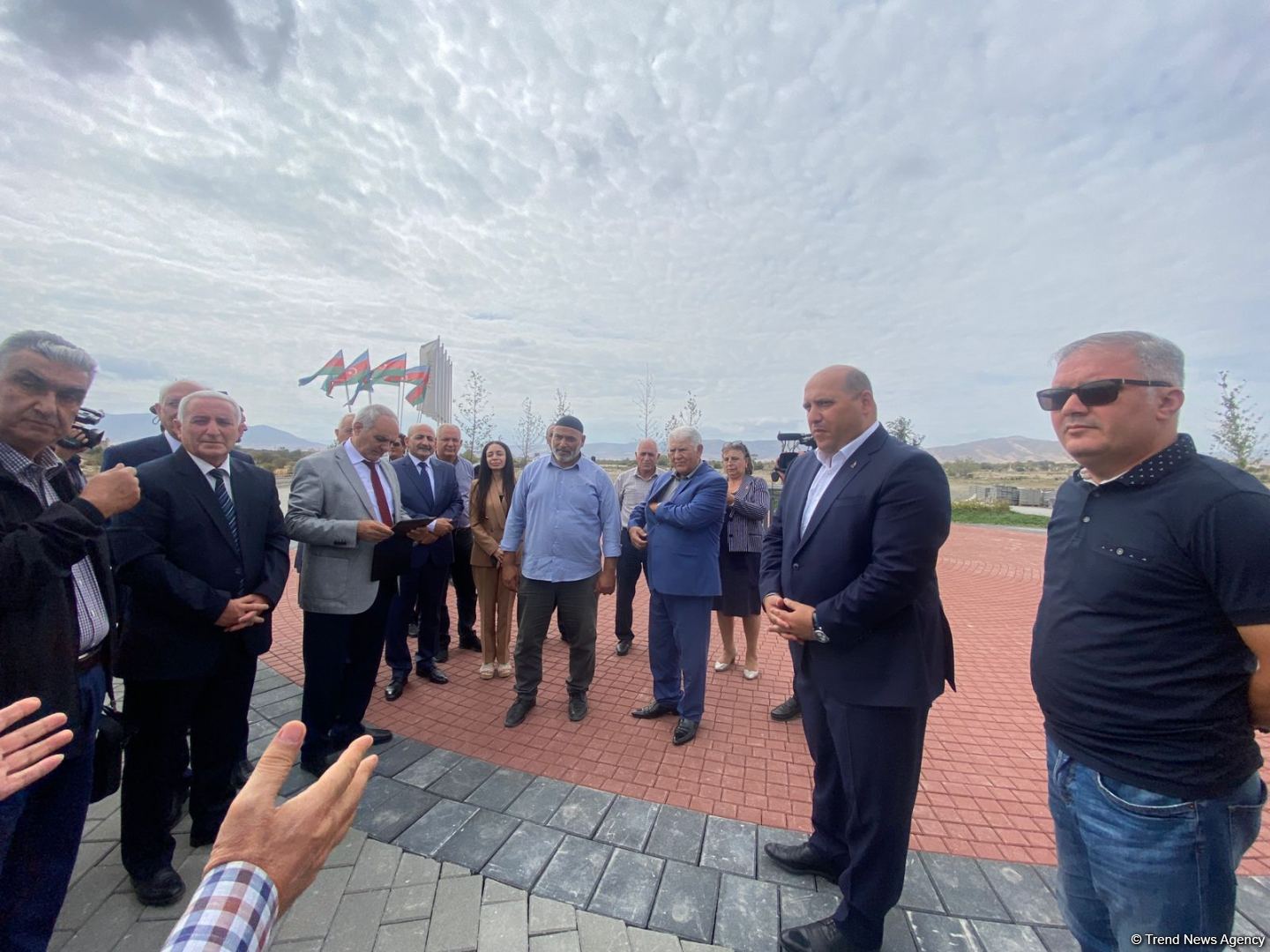 Ağdam sakinləri növbəti dəfə doğma şəhərlərinə səfər ediblər (FOTO)