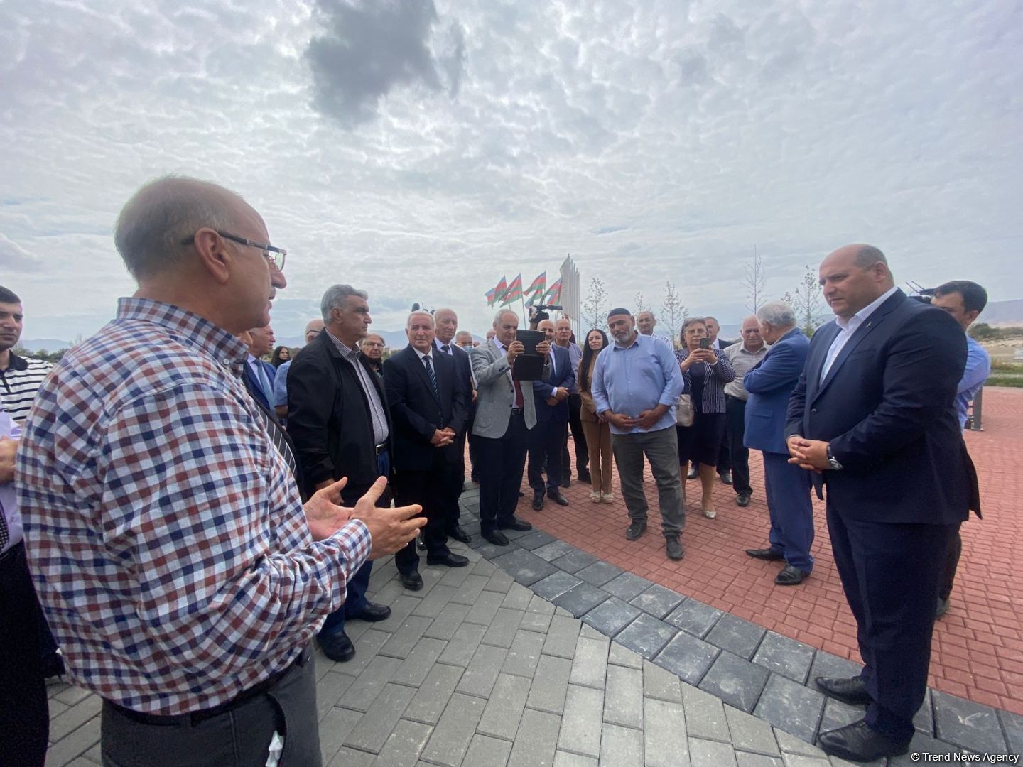 Ağdam sakinləri növbəti dəfə doğma şəhərlərinə səfər ediblər (FOTO)
