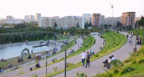 İnsanların sevimli istirahət məkanına çevrilən "Gənclik" parkından FOTOREPORTAJ