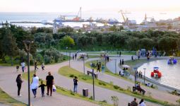 İnsanların sevimli istirahət məkanına çevrilən "Gənclik" parkından FOTOREPORTAJ