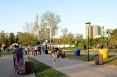 İnsanların sevimli istirahət məkanına çevrilən "Gənclik" parkından FOTOREPORTAJ