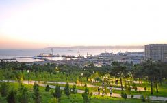 İnsanların sevimli istirahət məkanına çevrilən "Gənclik" parkından FOTOREPORTAJ