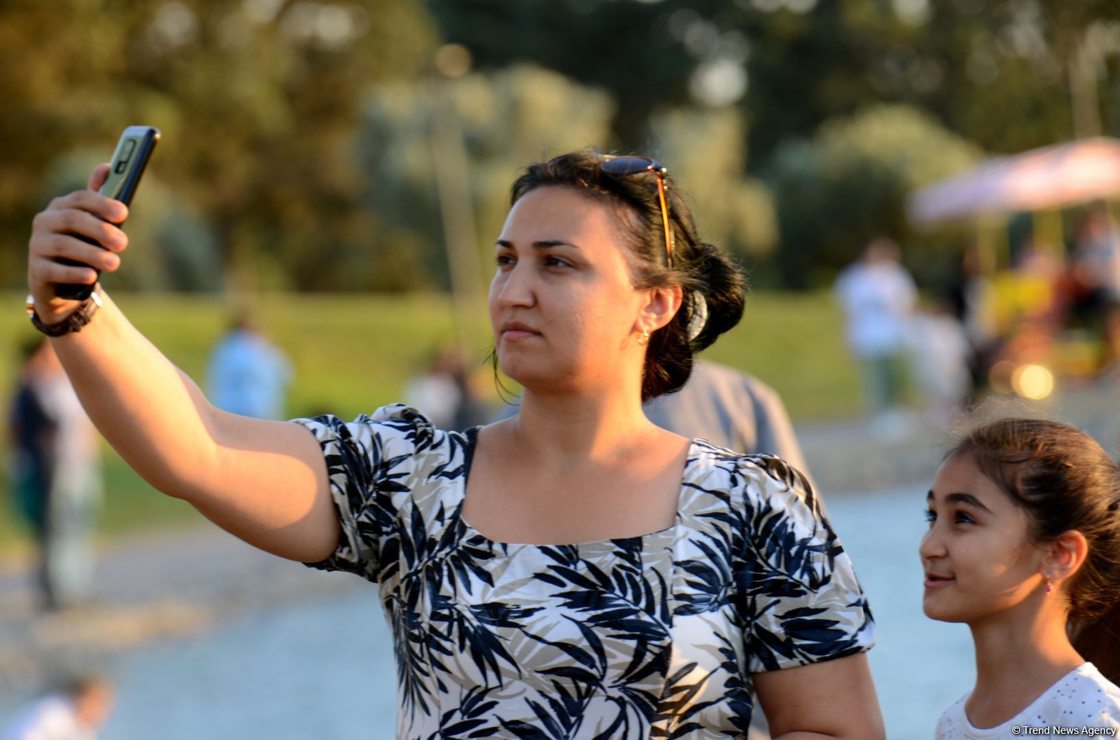 İnsanların sevimli istirahət məkanına çevrilən "Gənclik" parkından FOTOREPORTAJ