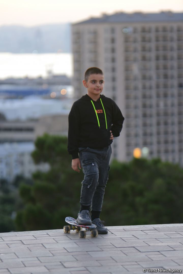 İnsanların sevimli istirahət məkanına çevrilən "Gənclik" parkından FOTOREPORTAJ