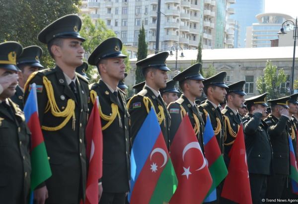 Bakının azad olunmasının ildönümü münasibətilə yürüş keçirilir (FOTO)