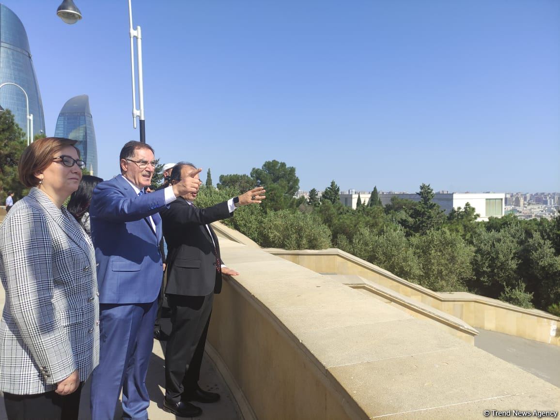 Türkiyənin Baş Ombudsmanı “Türk Şəhidliyi” abidəsini ziyarət edib (FOTO)