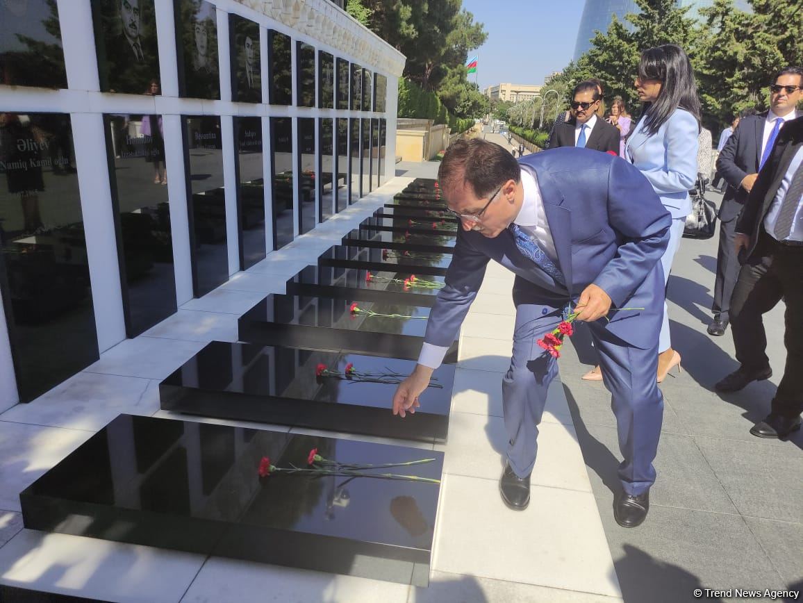 Türkiyənin Baş Ombudsmanı “Türk Şəhidliyi” abidəsini ziyarət edib (FOTO)