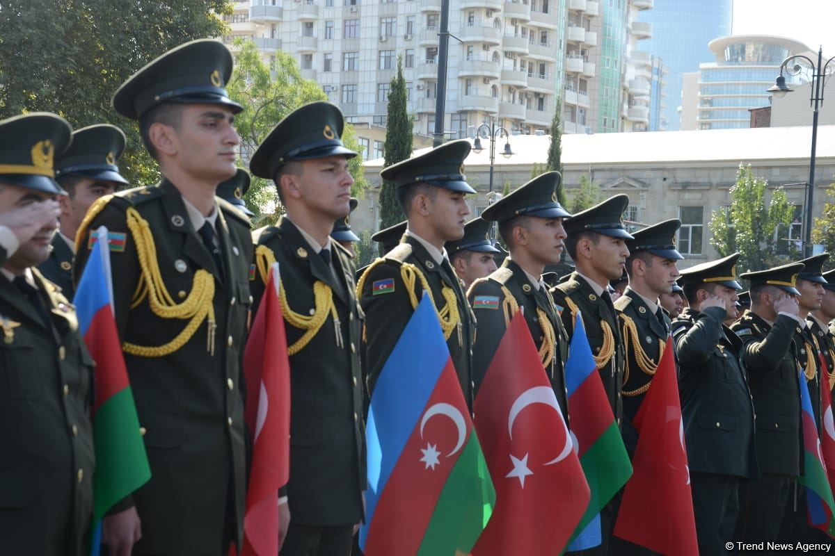 Bakının azad olunmasının ildönümü münasibətilə yürüş keçirilir (FOTO)