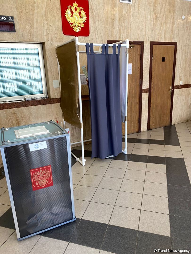 Rusiyanın Bakıdakı səfirliyində Dövlət Dumasına seçkilərlə əlaqədar səsvermə keçirilir (FOTO)