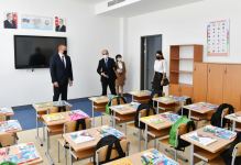 Prezident İlham Əliyev və birinci xanım Mehriban Əliyeva Bakı Avropa Liseyinin yeni binasının açılışında iştirak ediblər (FOTO/VİDEO) (YENİLƏNİB)