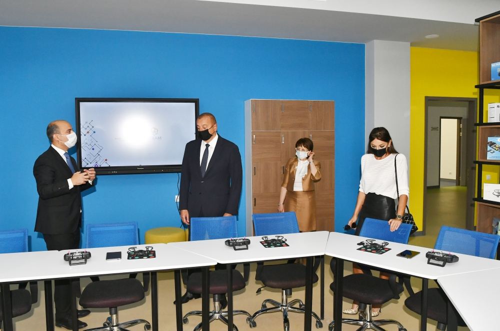 Prezident İlham Əliyev və birinci xanım Mehriban Əliyeva Bakı Avropa Liseyinin yeni binasının açılışında iştirak ediblər (FOTO/VİDEO) (YENİLƏNİB)