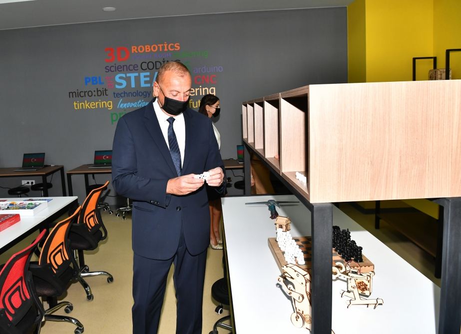Prezident İlham Əliyev və birinci xanım Mehriban Əliyeva Bakı Avropa Liseyinin yeni binasının açılışında iştirak ediblər (FOTO/VİDEO) (YENİLƏNİB)