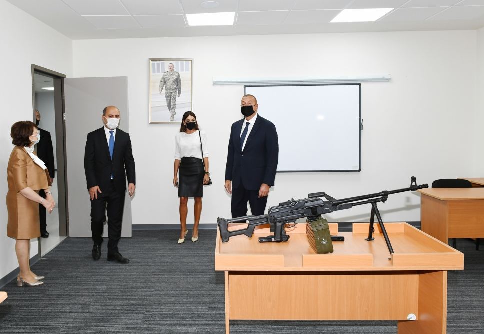 Prezident İlham Əliyev və birinci xanım Mehriban Əliyeva Bakı Avropa Liseyinin yeni binasının açılışında iştirak ediblər (FOTO/VİDEO) (YENİLƏNİB)