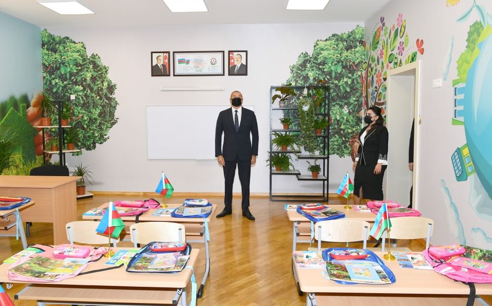 Prezident İlham Əliyev Sabunçu rayonunda 307 saylı orta məktəbdə yaradılan şəraitlə tanış olub (FOTO/VİDEO)