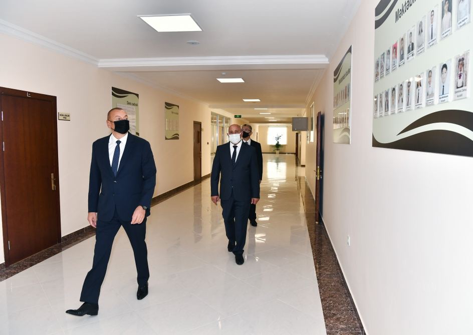 Prezident İlham Əliyev Sabunçu rayonunda 71 saylı orta məktəbdə yaradılan şəraitlə tanış olub (FOTO/VİDEO)