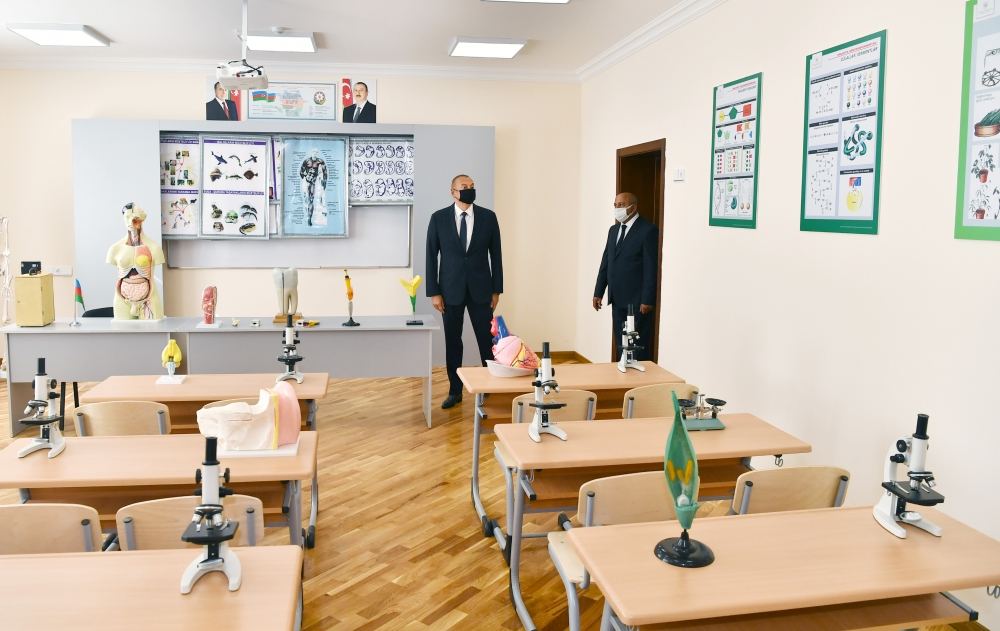 Prezident İlham Əliyev Sabunçu rayonunda 71 saylı orta məktəbdə yaradılan şəraitlə tanış olub (FOTO/VİDEO)