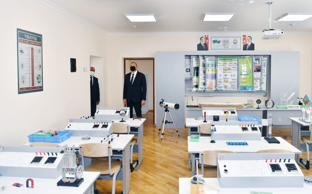 Prezident İlham Əliyev Sabunçu rayonunda 71 saylı orta məktəbdə yaradılan şəraitlə tanış olub (FOTO/VİDEO)