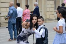 İbtidai siniflərin ilk dərs günündən FOTOREPORTAJ