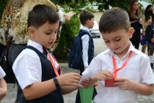 İbtidai siniflərin ilk dərs günündən FOTOREPORTAJ