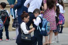 İbtidai siniflərin ilk dərs günündən FOTOREPORTAJ