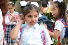 İbtidai siniflərin ilk dərs günündən FOTOREPORTAJ