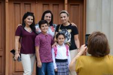 İbtidai siniflərin ilk dərs günündən FOTOREPORTAJ