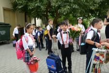 İbtidai siniflərin ilk dərs günündən FOTOREPORTAJ