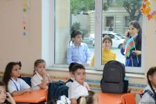 İbtidai siniflərin ilk dərs günündən FOTOREPORTAJ