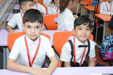İbtidai siniflərin ilk dərs günündən FOTOREPORTAJ