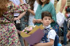 İbtidai siniflərin ilk dərs günündən FOTOREPORTAJ